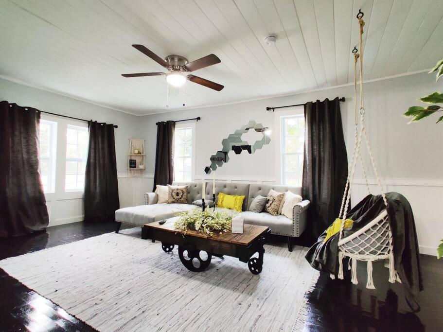 Honeycomb Gem, Beautifully Designed & Near Downtown Thomasville Eksteriør bilde