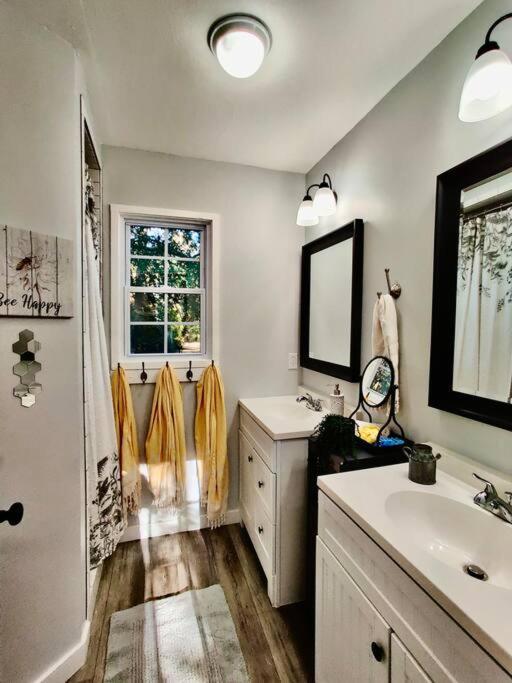 Honeycomb Gem, Beautifully Designed & Near Downtown Thomasville Eksteriør bilde