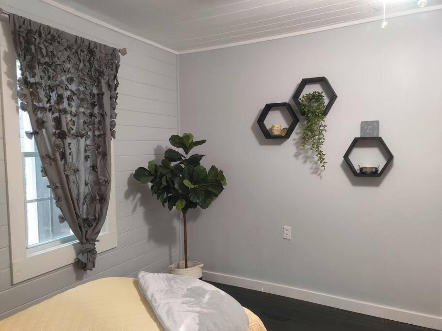 Honeycomb Gem, Beautifully Designed & Near Downtown Thomasville Eksteriør bilde