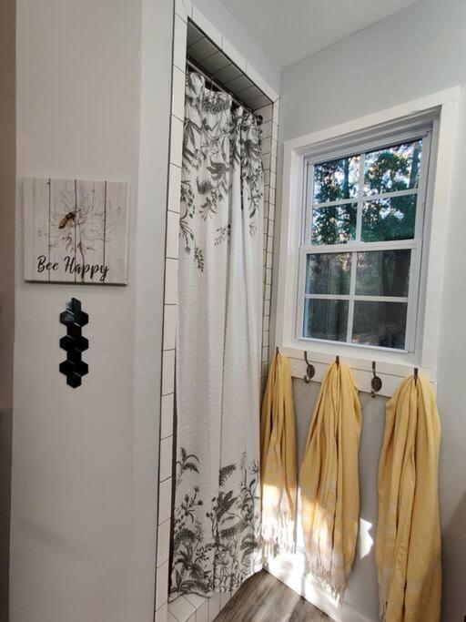 Honeycomb Gem, Beautifully Designed & Near Downtown Thomasville Eksteriør bilde