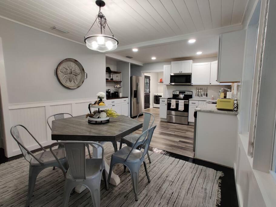 Honeycomb Gem, Beautifully Designed & Near Downtown Thomasville Eksteriør bilde
